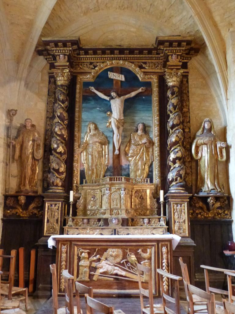 ensemble de l'autel secondaire : autel tombeau, gradins d'autel, tabernacle architecturé à ailes, retables architecturé, tableau et son cadre : La Crucifixion, deux statues : Saint Dominique (?) et Sainte Catherine (?)