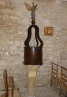 ensemble des fonts baptismaux (cuve, couvercle et statue : Ange sonneur de trompe)