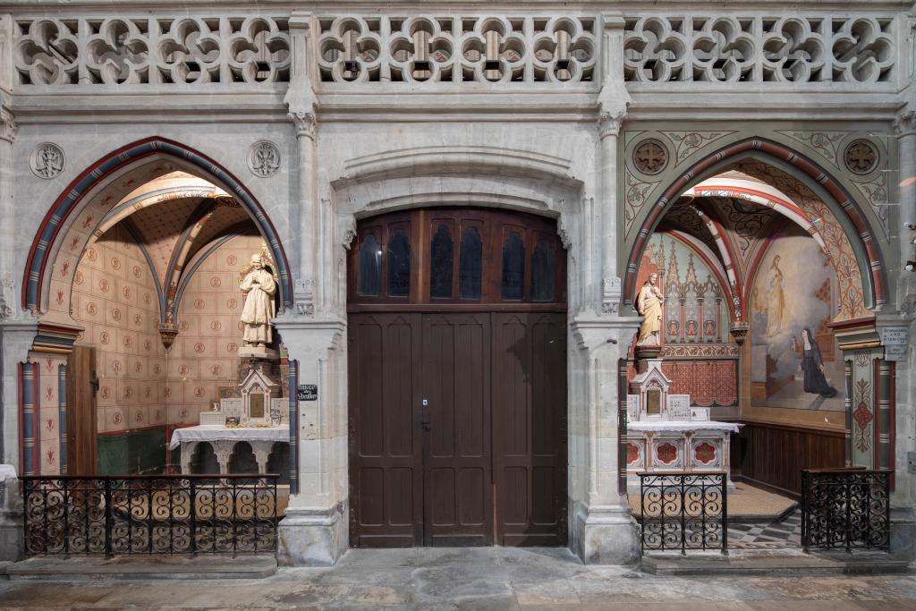 mobilier des chapelles du transept