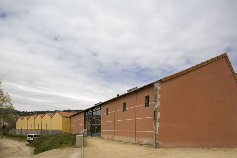 usine textile (usine de drap) dite de l'étendage, puis Teisserenc-Visseq, puis Teisserenc-Harlachol, puis usine de construction mécanique dite usine Fraisse, actuellement ateliers municipaux