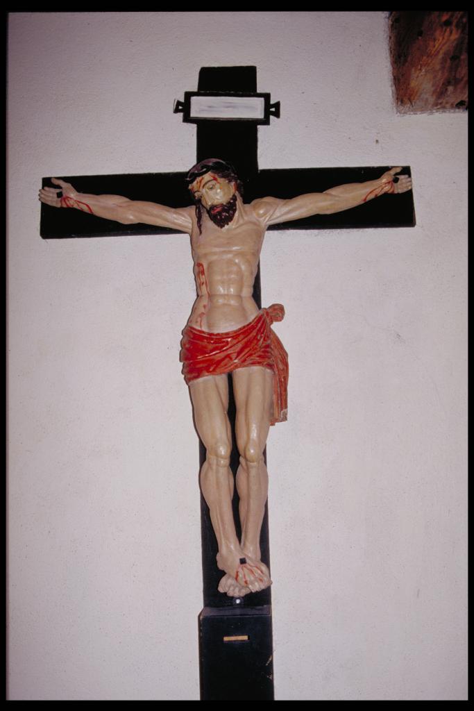croix (demi-nature) : Christ en croix
