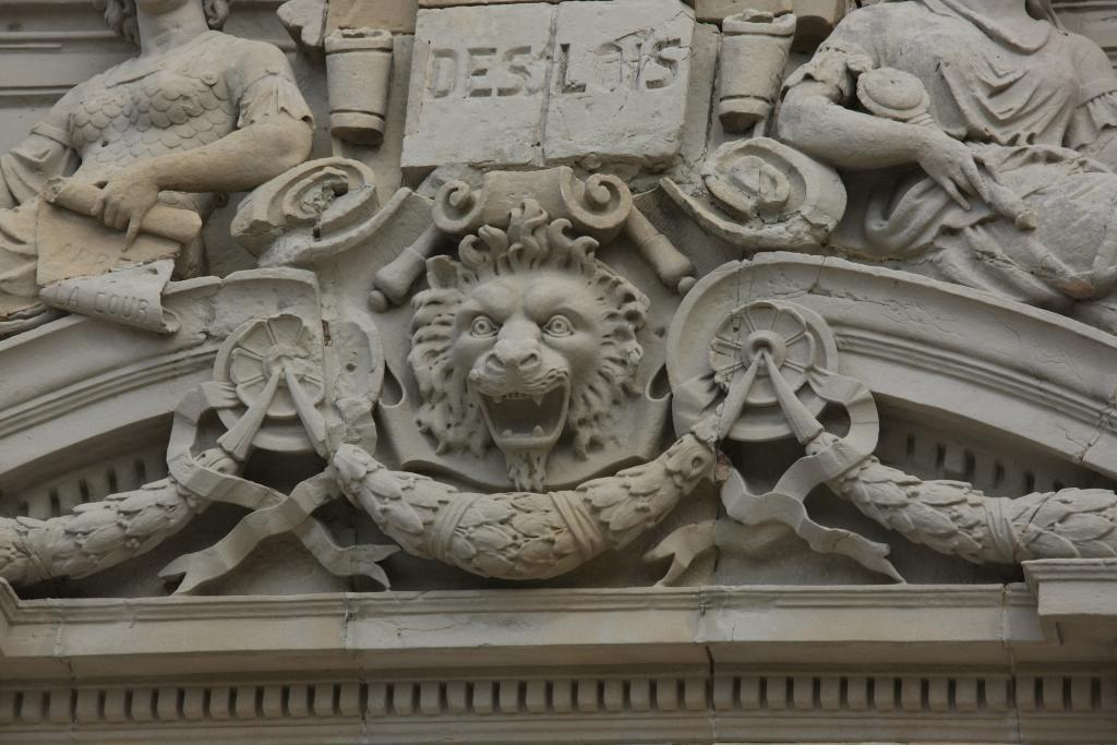 palais de justice, actuellement hôtel de ville