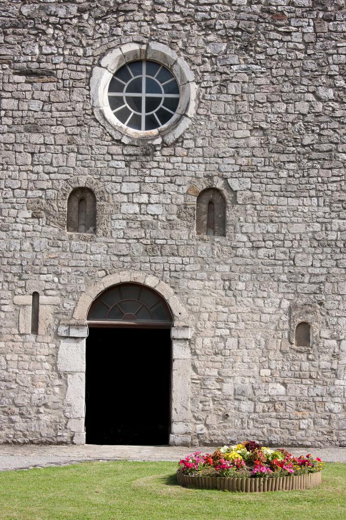 prieuré de bénédictins, église paroissiale Saint-Pierre, Saint-Ebons