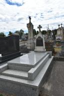 tombeau (dalle et stèle funéraires)