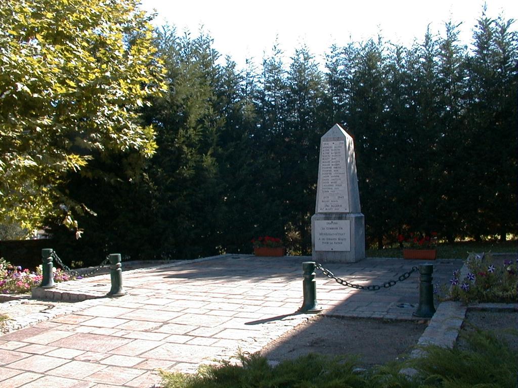 monument aux morts de la guerre de 1914-1918, de la guerre de 1939-1945 et de la guerre d'Algérie