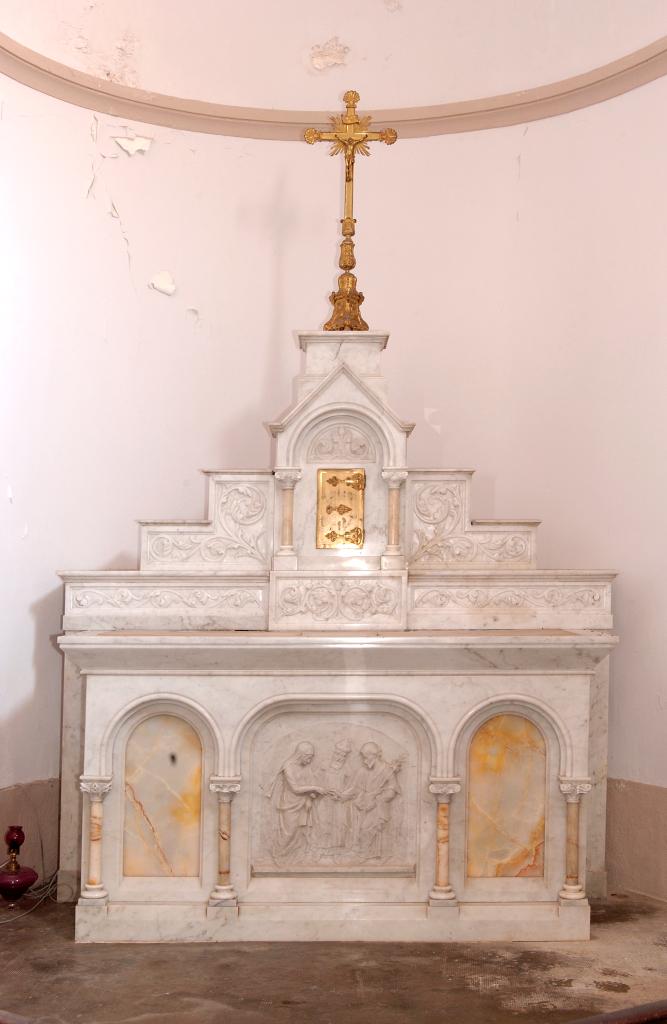 ensemble de l'autel secondaire de saint Joseph, de style néo-roman : autel tombeau (Mariage de la Vierge), gradin d'autel et tabernacle architecturé