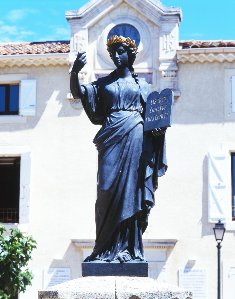 monument (monument commémoratif), fontaine monumentale, République ou Marianne à la Constitution