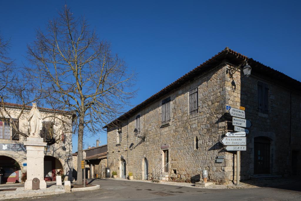 ancienne maison dite maison comtale, actuellement bureau de poste et local communal