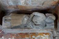 Gisant d'un membre de la famille de de Oueralt
