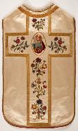 chasuble blanche avec étole et voile de calice