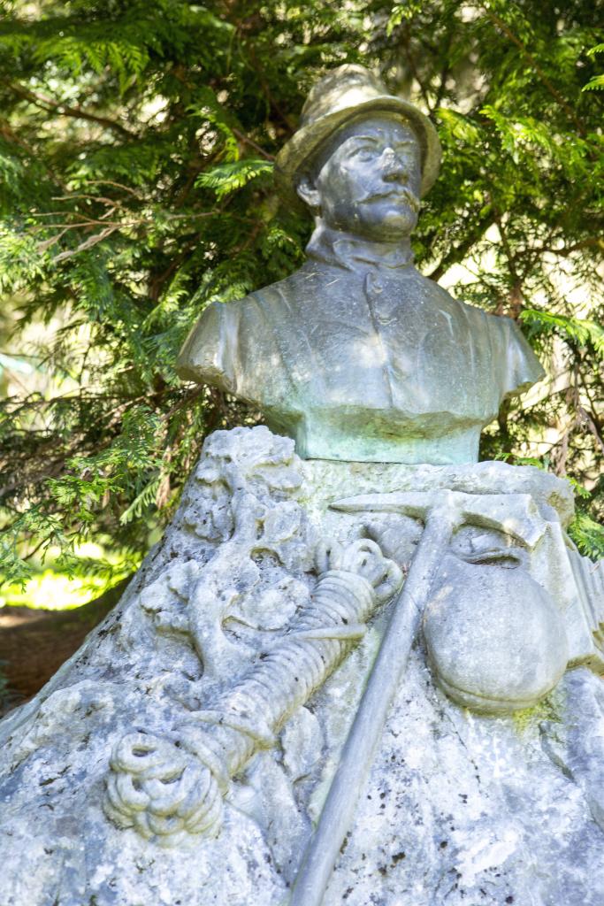 monument funéraire de Marcel Spont