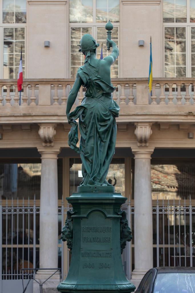 monument (monument commémoratif), fontaine monumentale, de la république