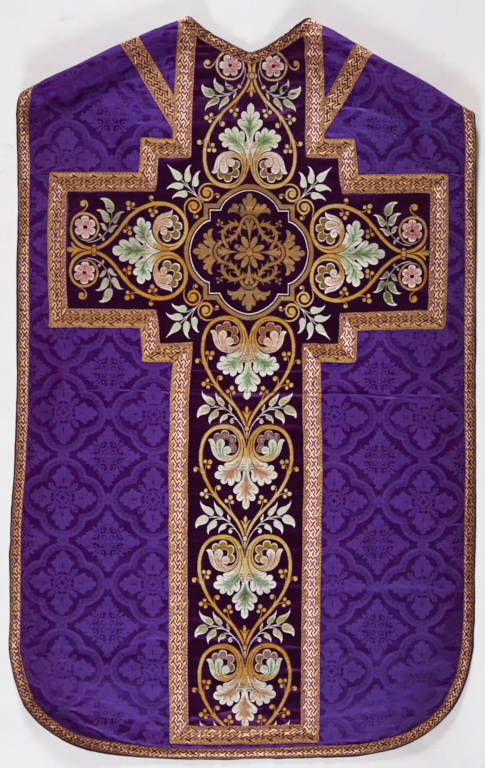 chasuble violette avec voile de calice et bourse de corporal