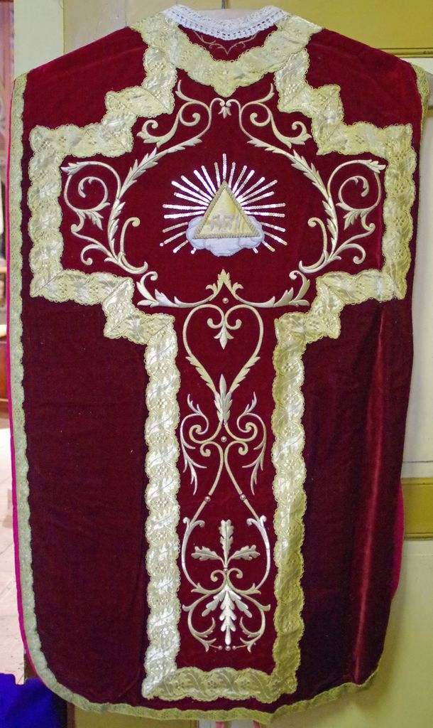 sommaire des textiles de l'église de La Calmette