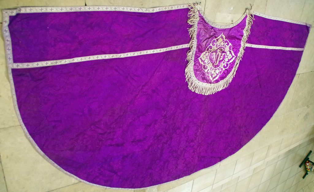 sommaire des textiles de l'église de La Calmette