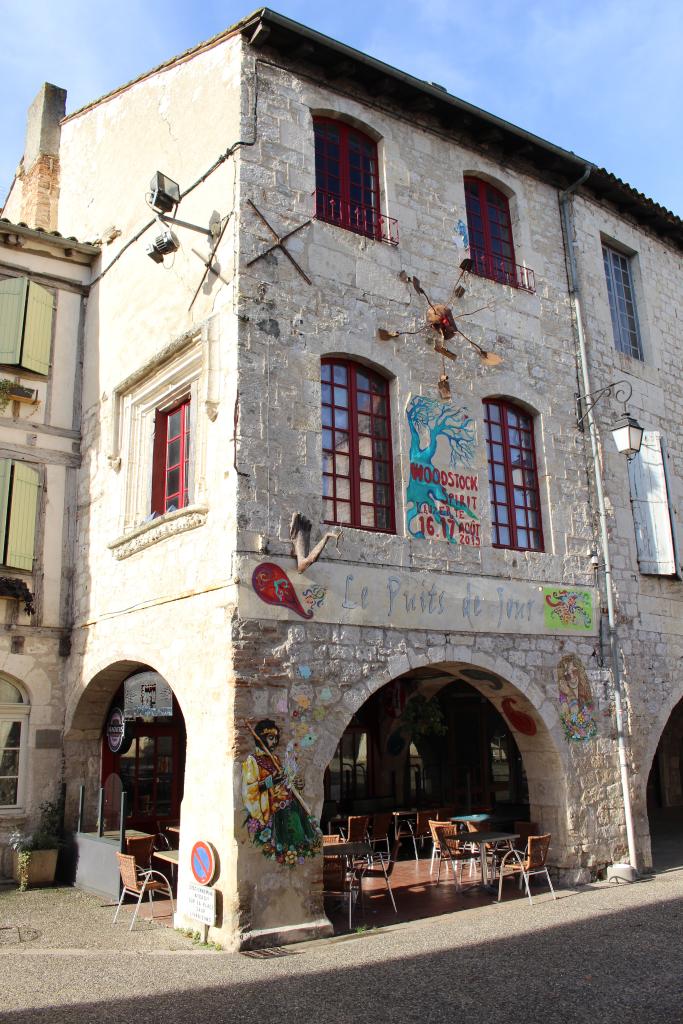 place des cornières (à couverts)