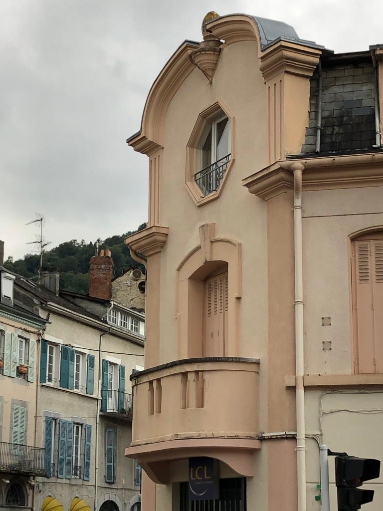 Ecuries et remises du Grand Soleil (anciennes), actuellement immeuble à logements et local commercial