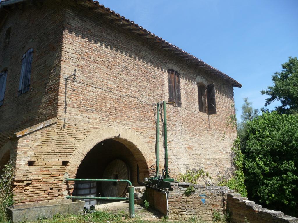 moulin à eau des templiers puis des Hospitaliers de Saint-Jean-de-Jérusalem puis des chevaliers de Malte transformé au début du 20e siècle en centrale hydroélectrique