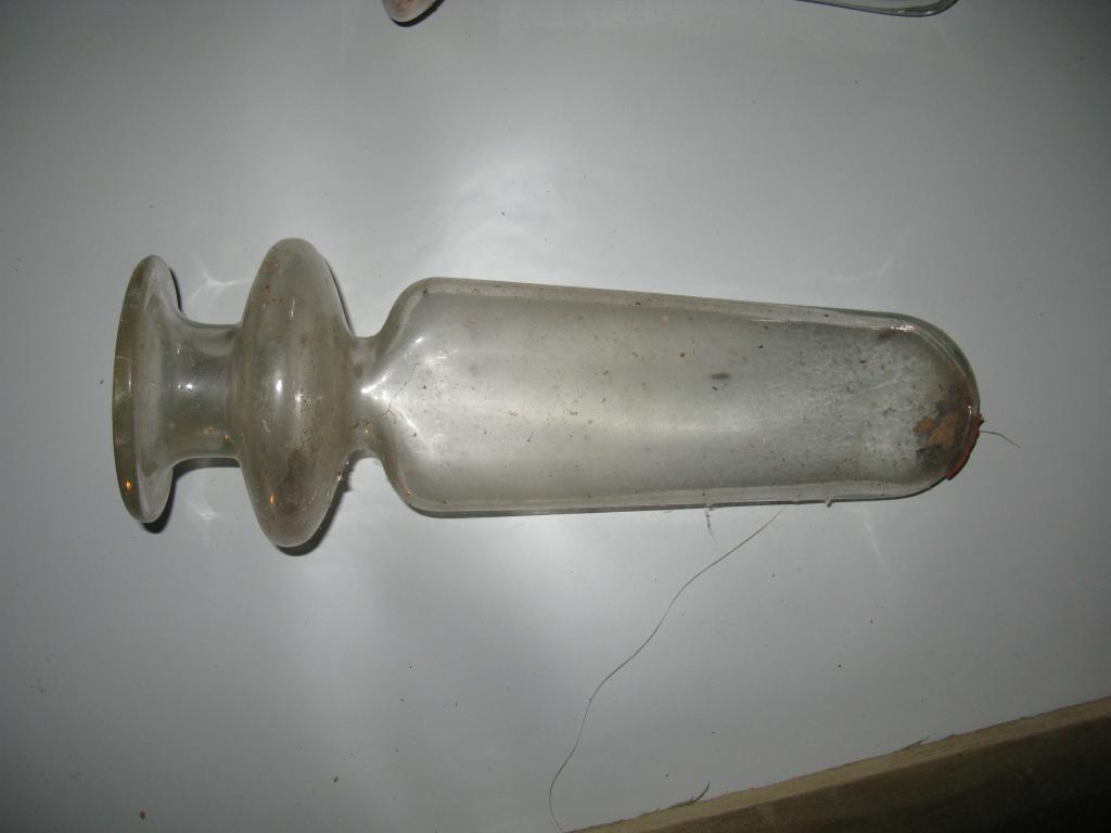 ensemble de 46 instruments scientifiques : éprouvettes, flacons
