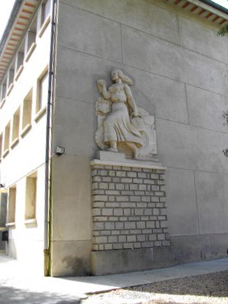 Haut-relief : Allégorie de l'enseignement agricole