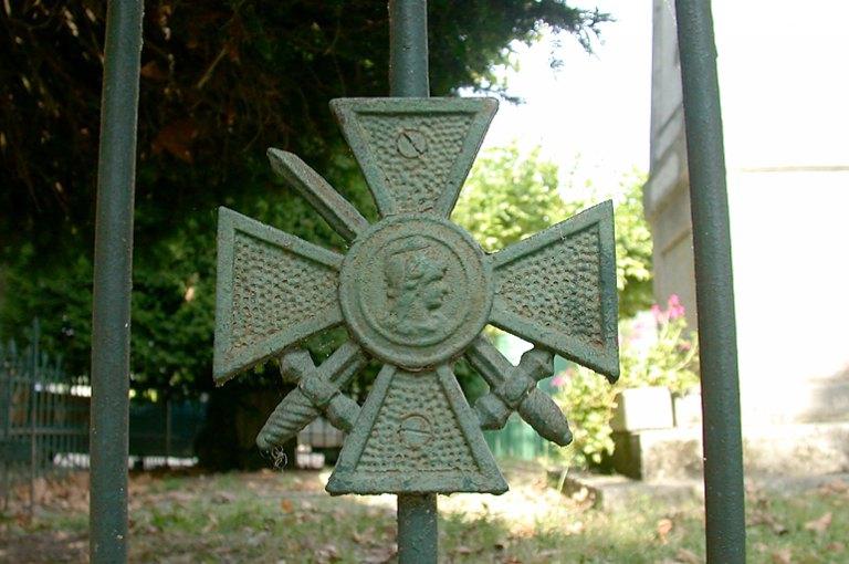 monument aux morts de la guerre de 1914-1918, de la guerre de 1939-1945 et de la guerre d'Indochine