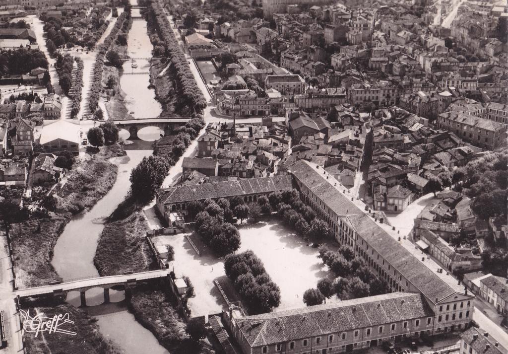 Quartier de cavalerie Henry, puis Quartier de cavalerie Espagne, Caserne d'artillerie et Centre d'Instruction du service de l'Intendance