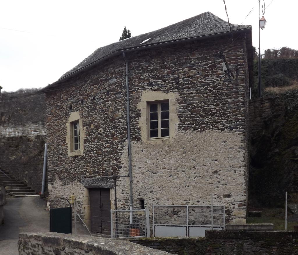 bâtiment à vocation agricole : grange et remise