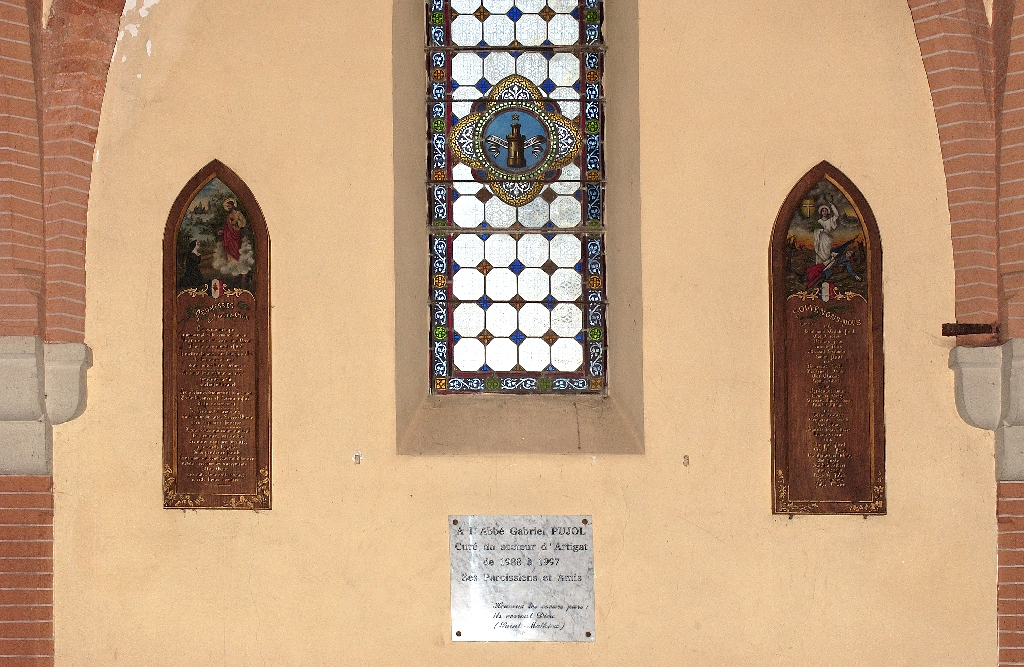 deux plaques commémoratives de la guerre de 1914-1918