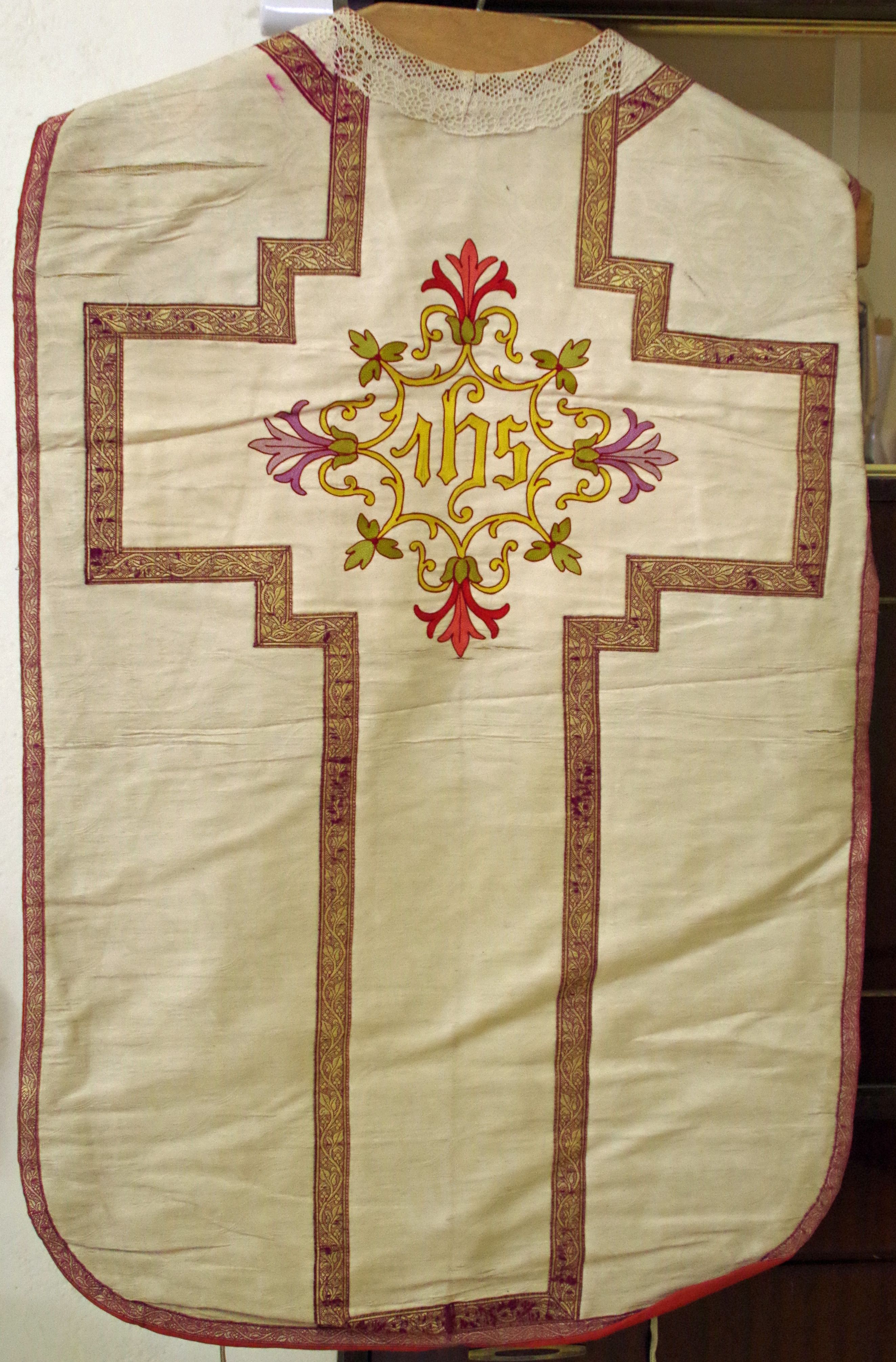 sommaire des textiles de l'église de Saint-Mamert-du-Gard
