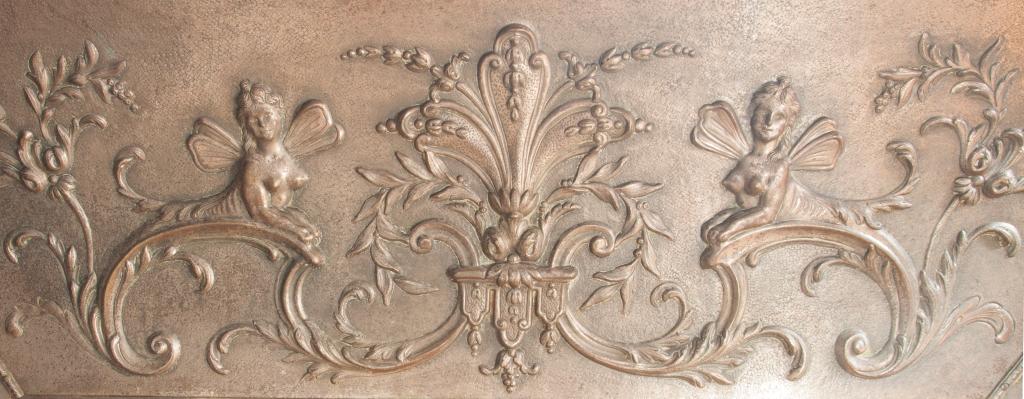 2 cheminées dont une de style néo-Renaissance et d'un miroir d'applique