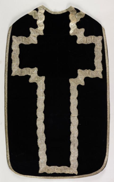 Chasuble noire (n° 60)