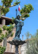 monument (monument commémoratif), fontaine monumentale, République ou Marianne à la Constitution