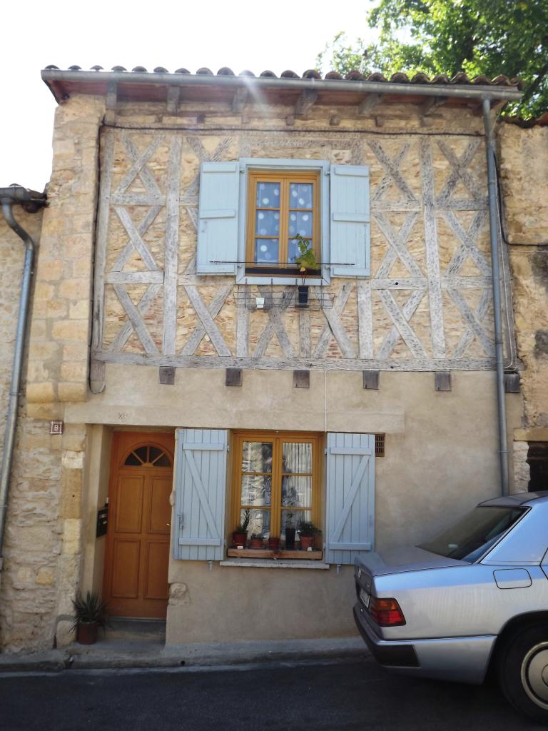 ensemble de maisons à pans de bois