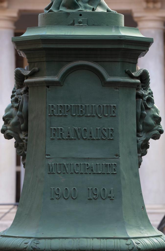 monument (monument commémoratif), fontaine monumentale, de la république