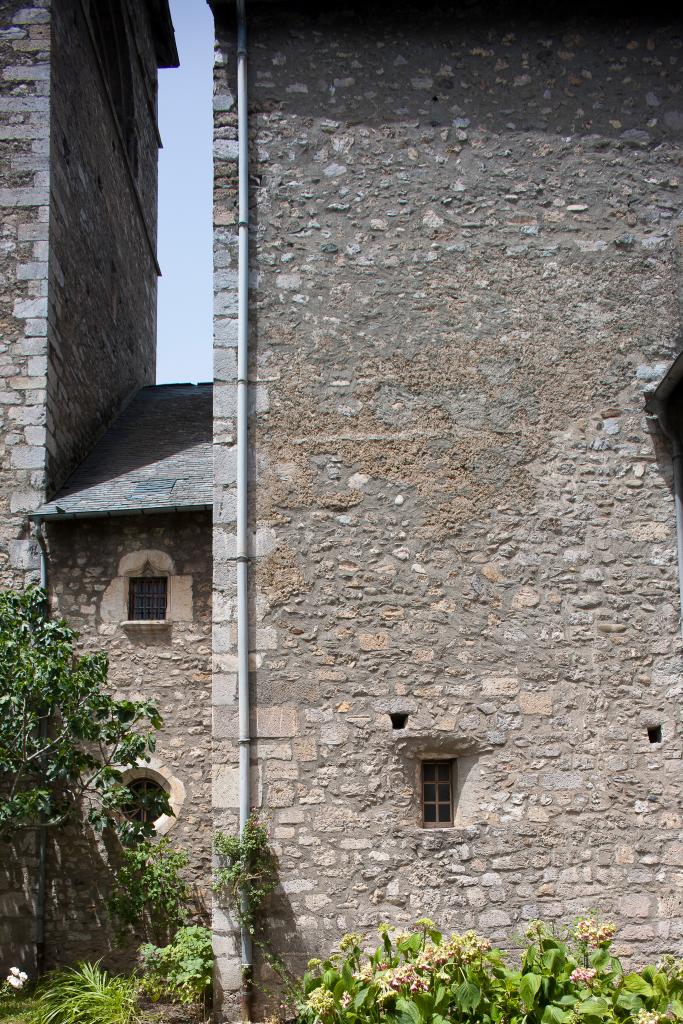 prieuré de bénédictins, église paroissiale Saint-Pierre, Saint-Ebons