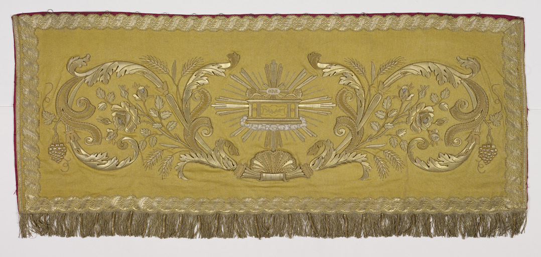 dais de procession or (n° 11)