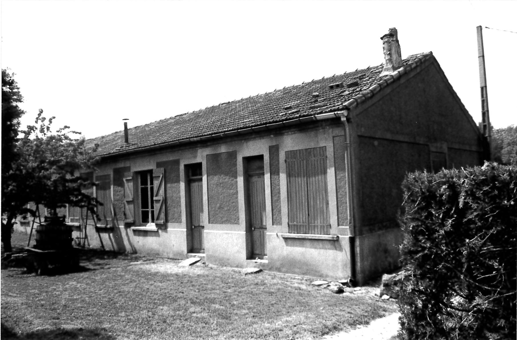mine et distillerie de lignite de Saint-Julien-de-Peyrolas, usine de produits chimiques (usine de fabrication d' essence synthétique) Houdry
