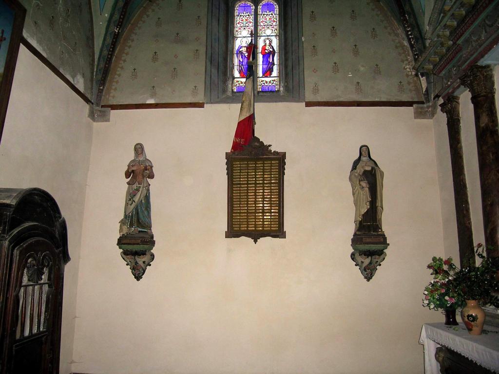 tableau commémoratif des morts de la guerre de 1914-1918, drapeau du Sacré-Coeur et peinture