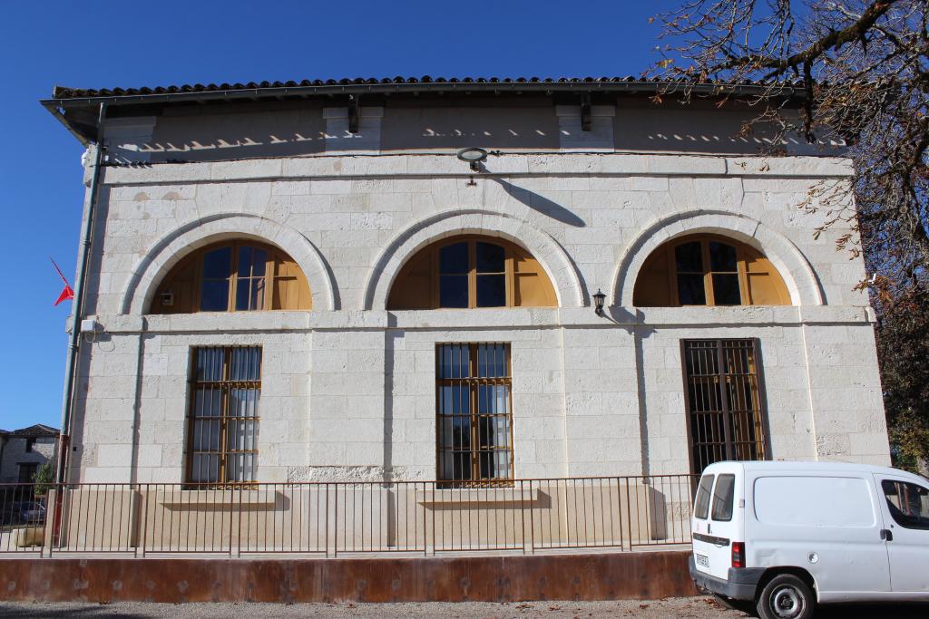 mairie et salle des fêtes, ancienne halle