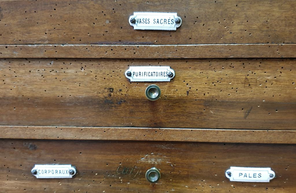 Présentation du mobilier de l'église de Garons
