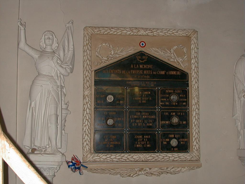 tableau commémoratif des morts de la guerre de 1914-1919, de la guerre de 1939-1945 et statue de Jeanne d'Arc
