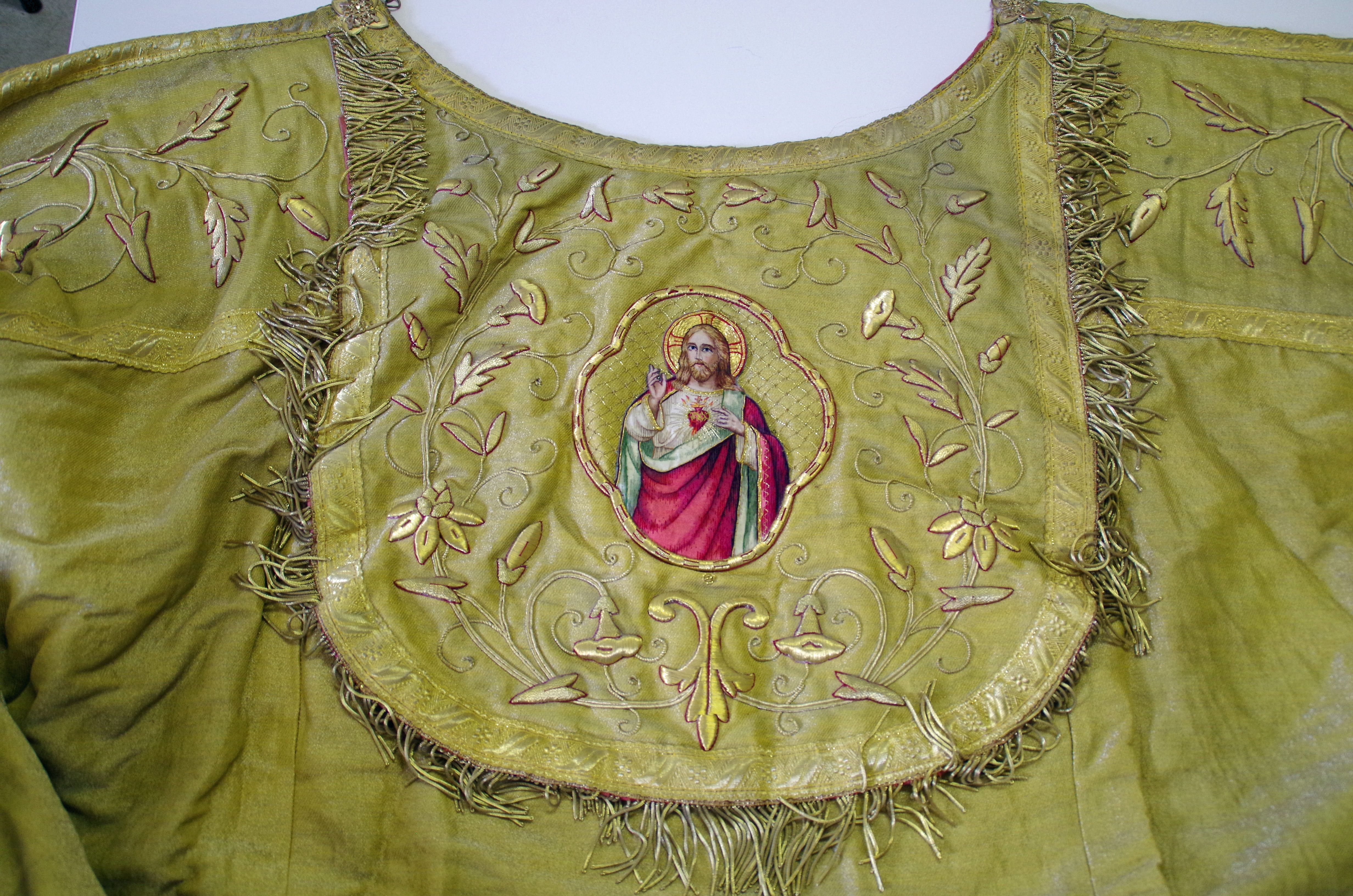 sommaire des textiles de l'église de Saint-Mamert-du-Gard