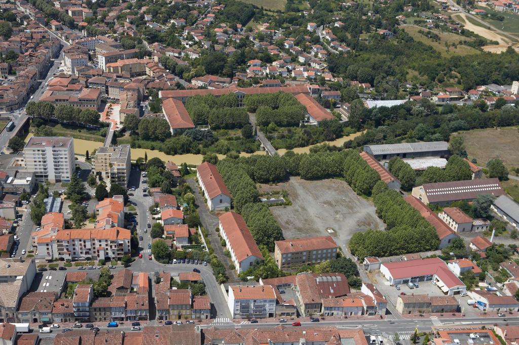 Quartier de cavalerie Henry, puis Quartier de cavalerie Espagne, Caserne d'artillerie et Centre d'Instruction du service de l'Intendance