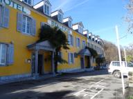 Bains de Bagnerolles et Bains des Capucins de Médous, puis Bains de la Reine et Bains de Bellevue, actuellement Hôtel Bellevue-Thermes de la Reine