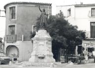 monument (monument commémoratif), fontaine monumentale, de la république