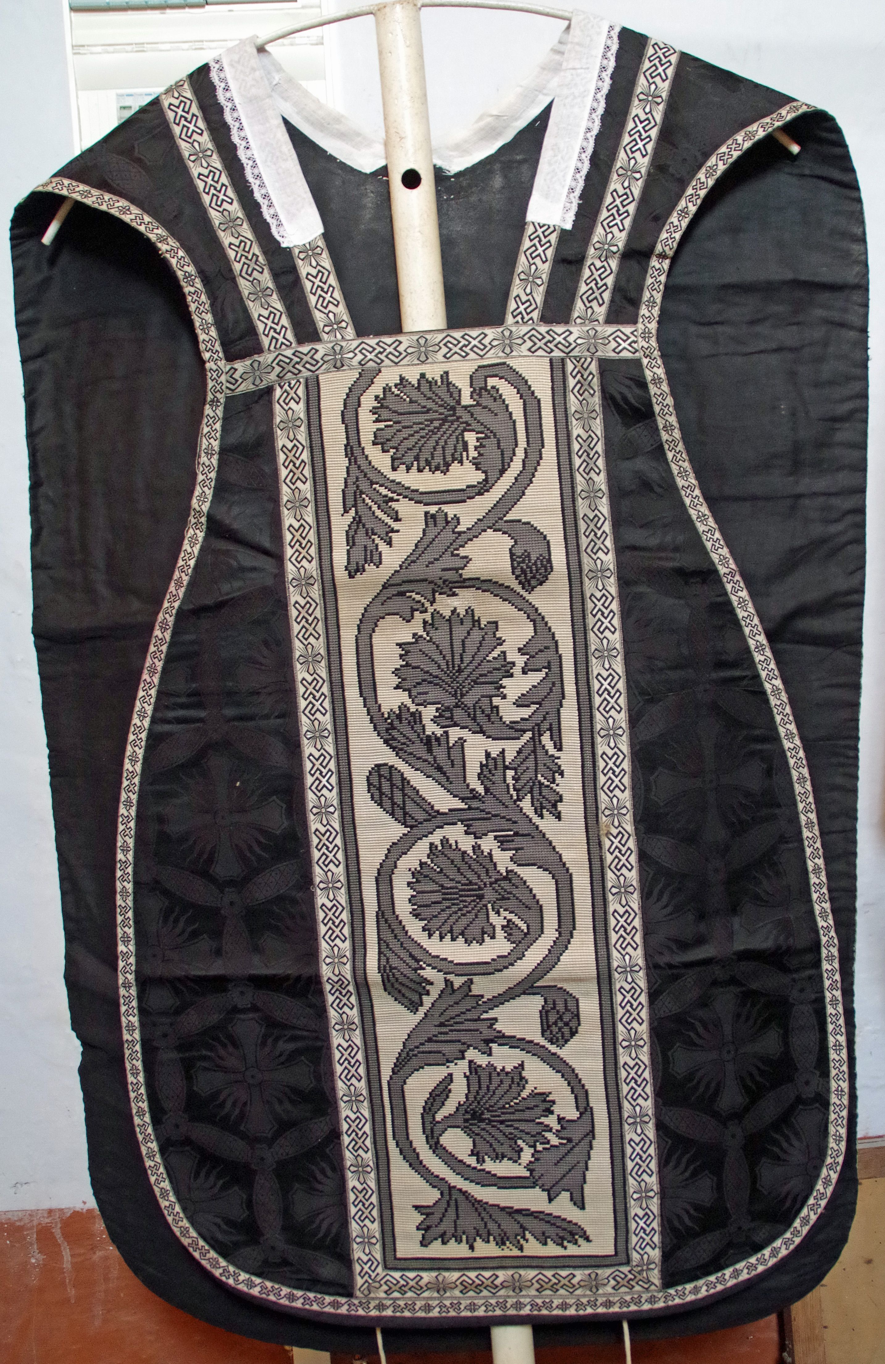 sommaire des textiles de l'église de Vic