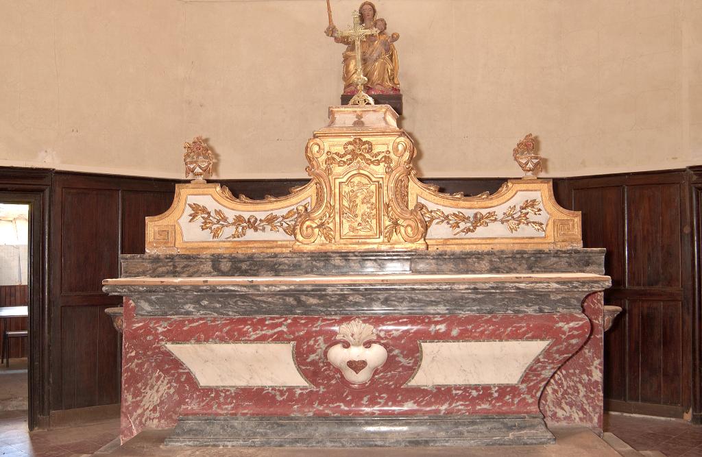 maître-autel (autel tombeau) et son gradin d'autel