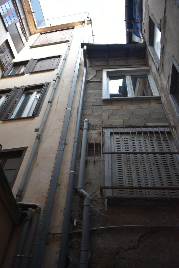 immeuble à boutique