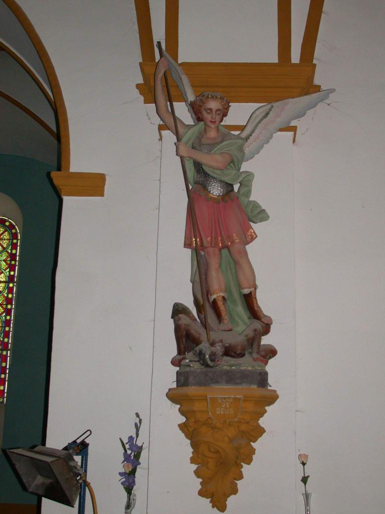 statues (4) de saint Michel (figure colossale), de Jehanne d'Arc (petite nature), de saint Louis de France (petite nature) sur des consoles et de Jeanne d'Arc (figure colossale).