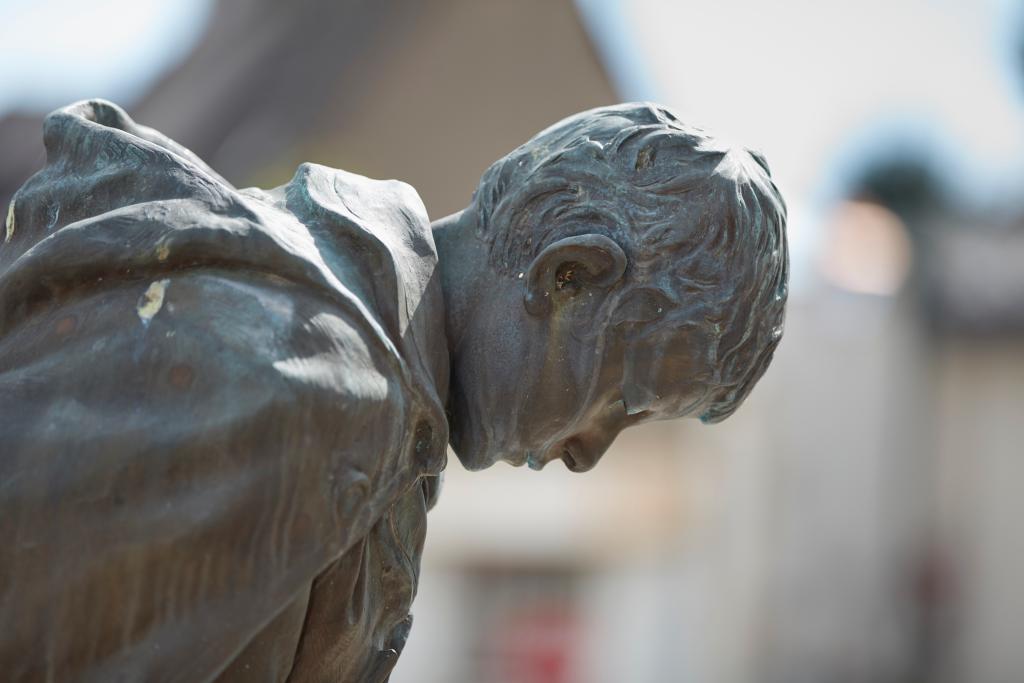 Statue d'un pâtre et son chien